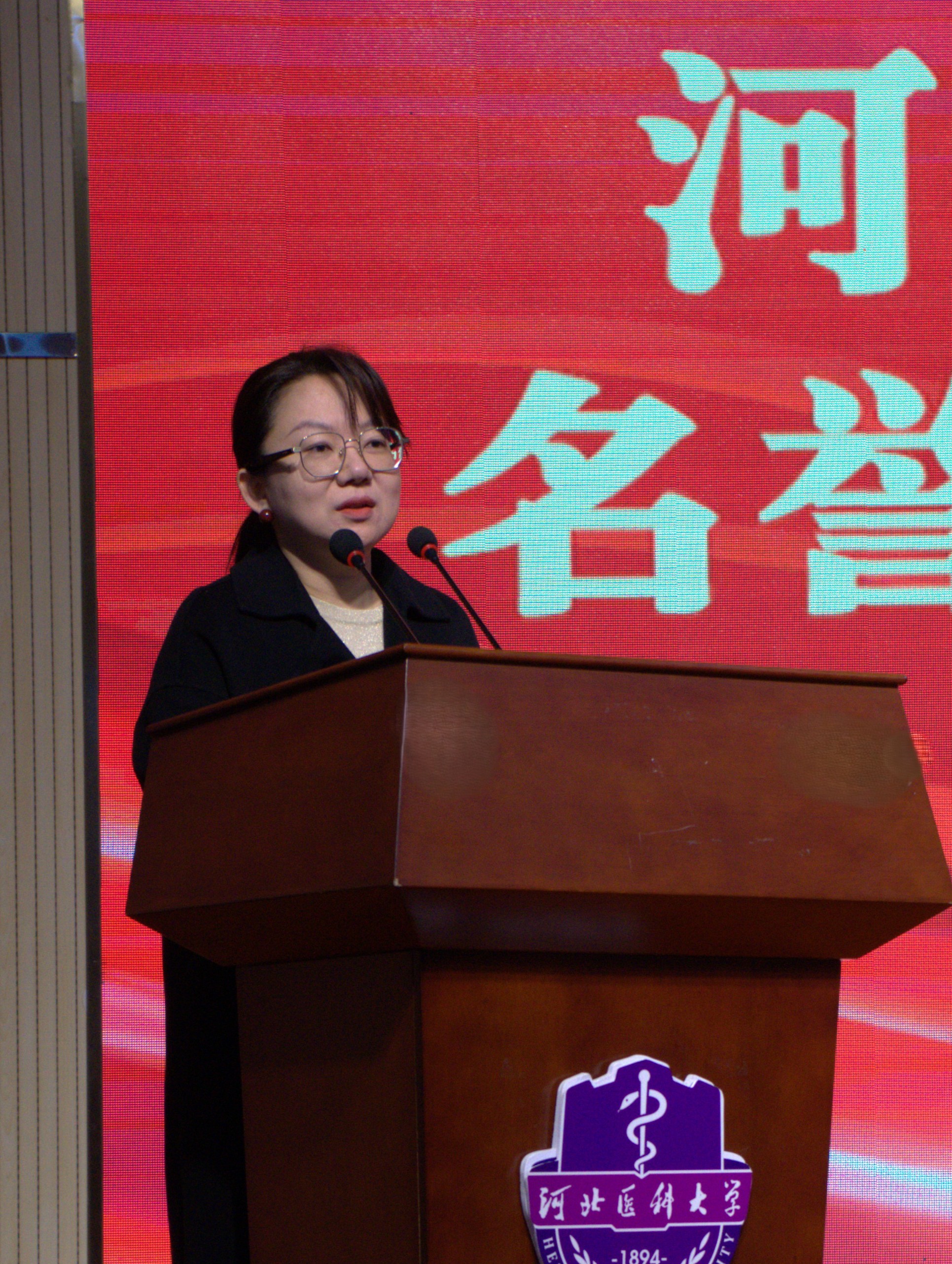 1761127204547068041.jpg 李院长主持照片.jpg